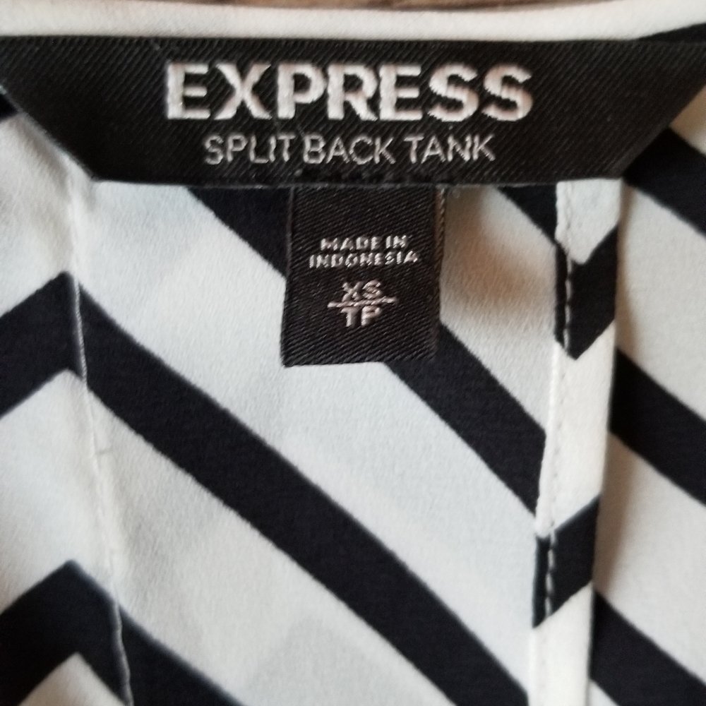 Express Split Back Tank Top - Picture 3 of 3